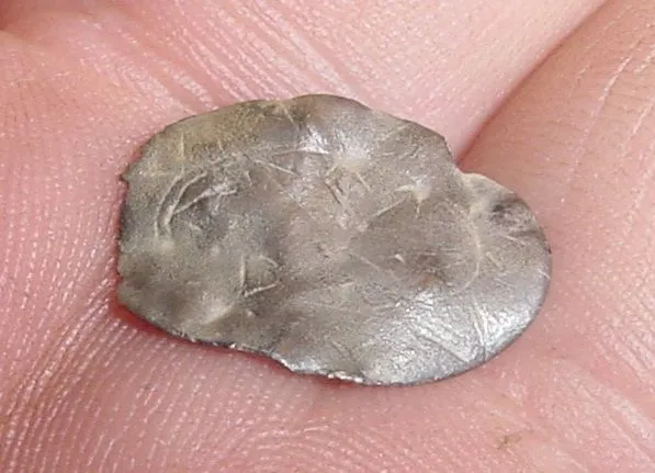 THIS IS A SILVER CUFF LINK - BEST GUESS IS THAT IT IS FROM THE 1600s - WITH IT BEING BEAT UP - WOULD NOT BE SURPRISED IF IT WAS PASSED AROUND AS MONEY