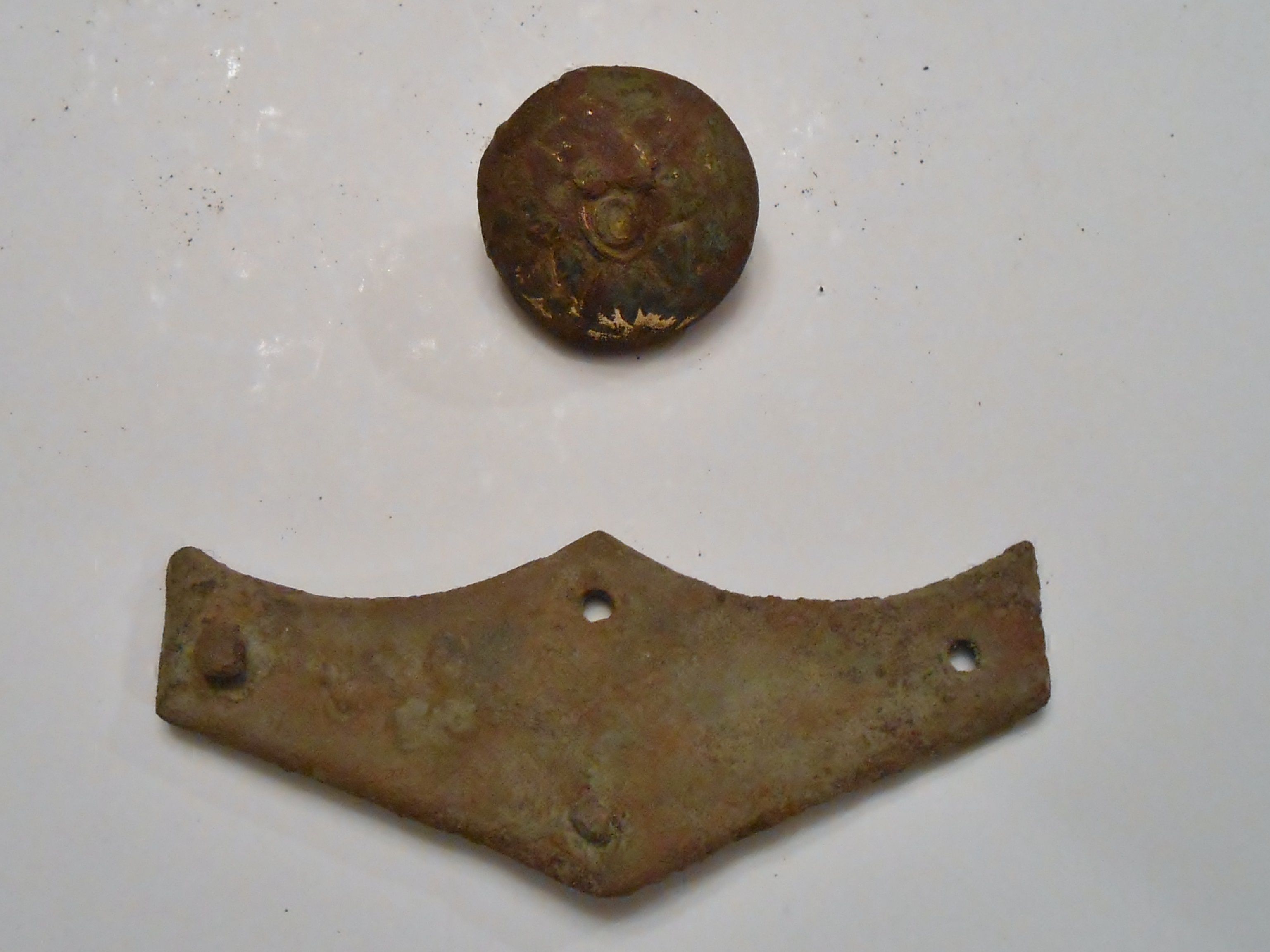 This is my Eagle Cavalry "C" Officer's button and Doug's batwing after redstoration by Robert McDaniel. He straightened both relics. These are from oo