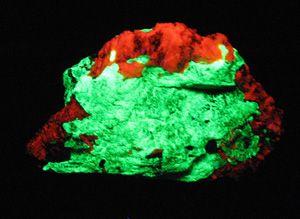 willemite-3-fluorescent-franklin.jpg