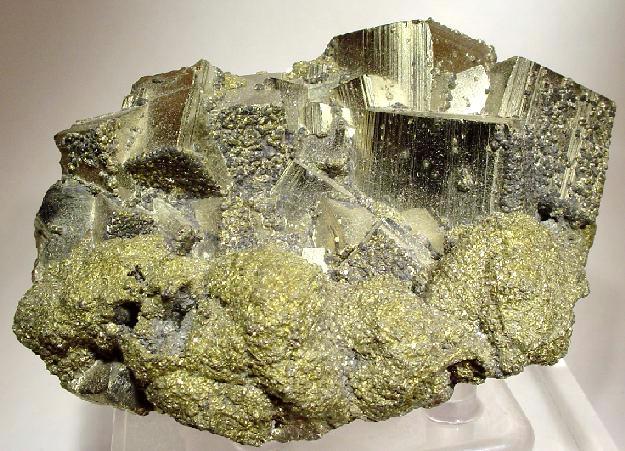 Pyrite-Chalcopyrite-Sphalerite-40297.jpg